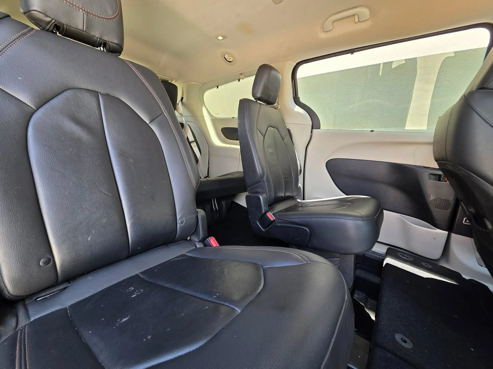 Used 2017 Chrysler Pacifica Touring-L w/ Tire & Wheel Group FWD image 17