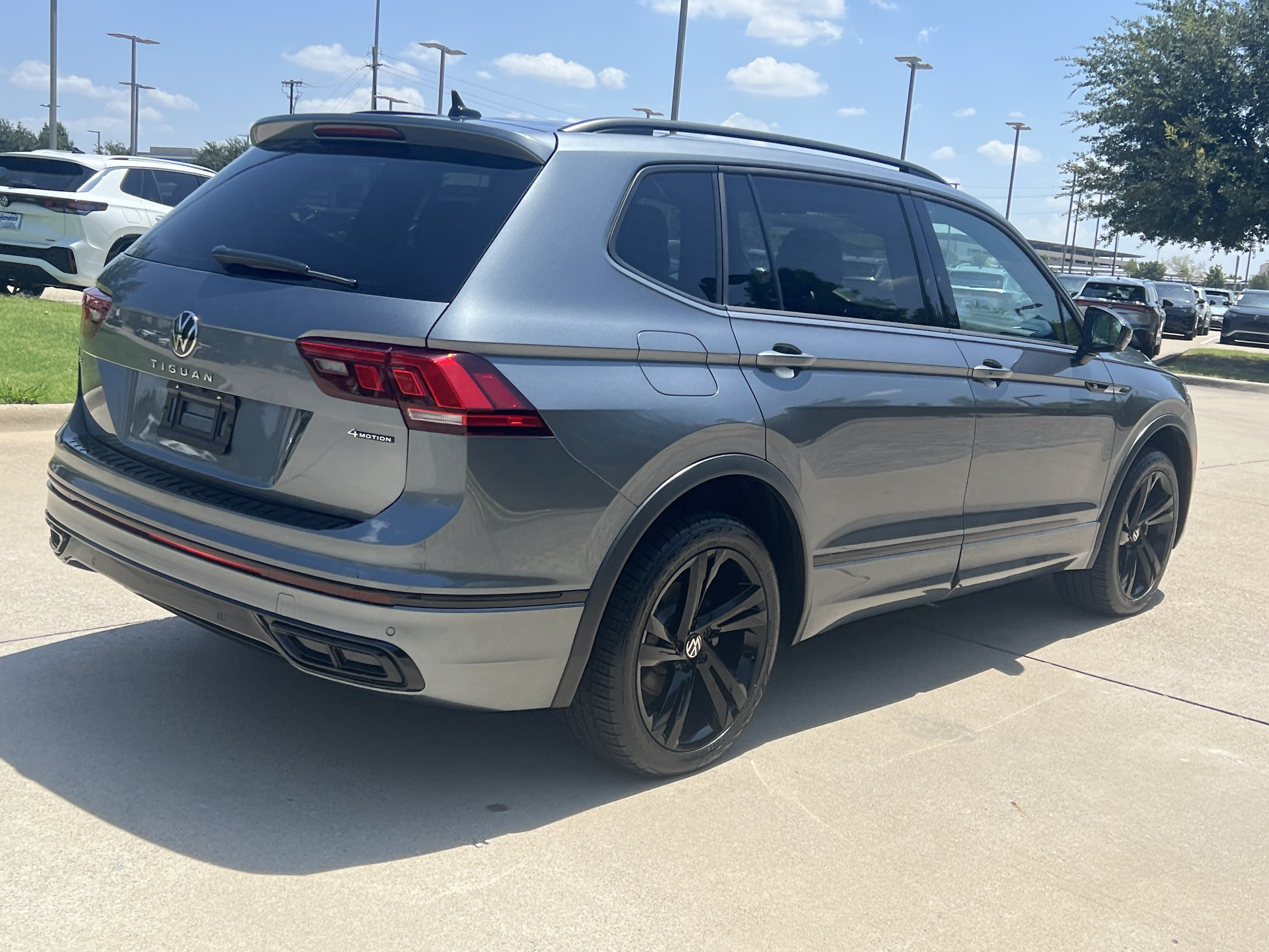 Certified 2024 Volkswagen Tiguan SE R-Line AWD/4WD image 9