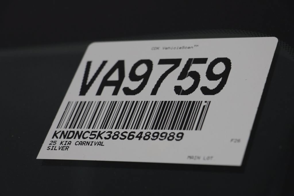 Used 2025 Kia Carnival EX FWD image 26