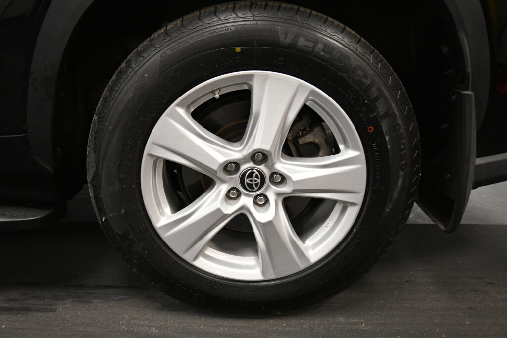 Used 2023 Toyota Highlander L AWD/4WD image 32