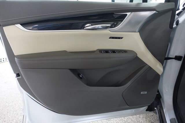 Used 2023 Cadillac XT6 Premium Luxury w/ Technology Package FWD image 9
