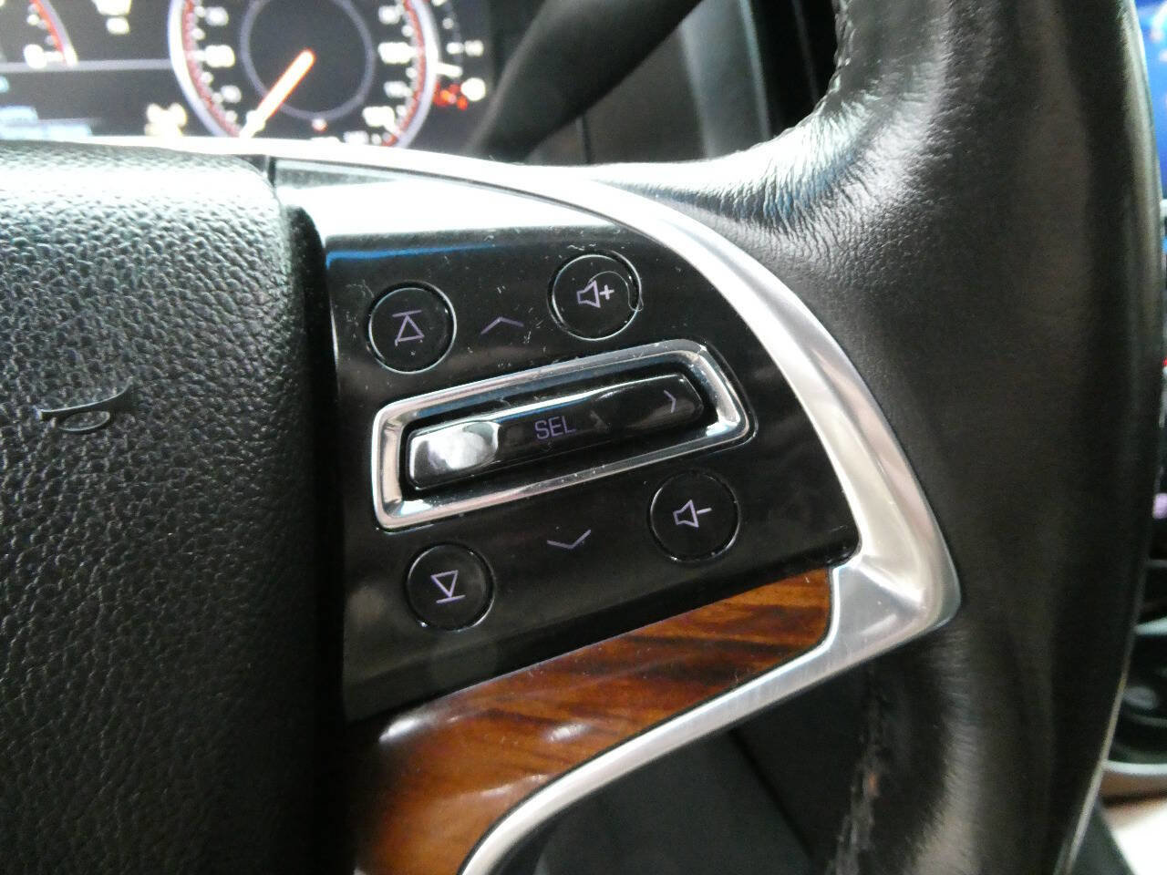 Used 2015 Cadillac Escalade ESV Luxury image 13