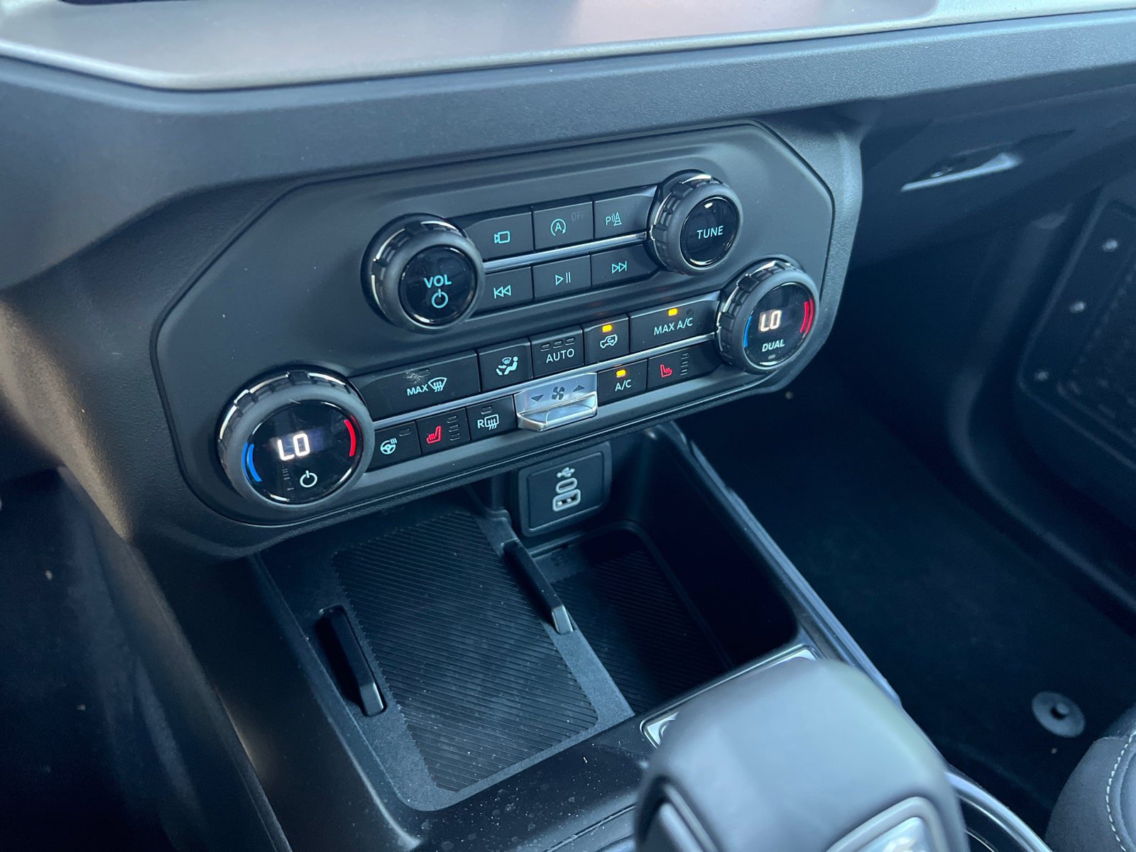 New 2026 Ford Bronco Outer Banks AWD/4WD image 25