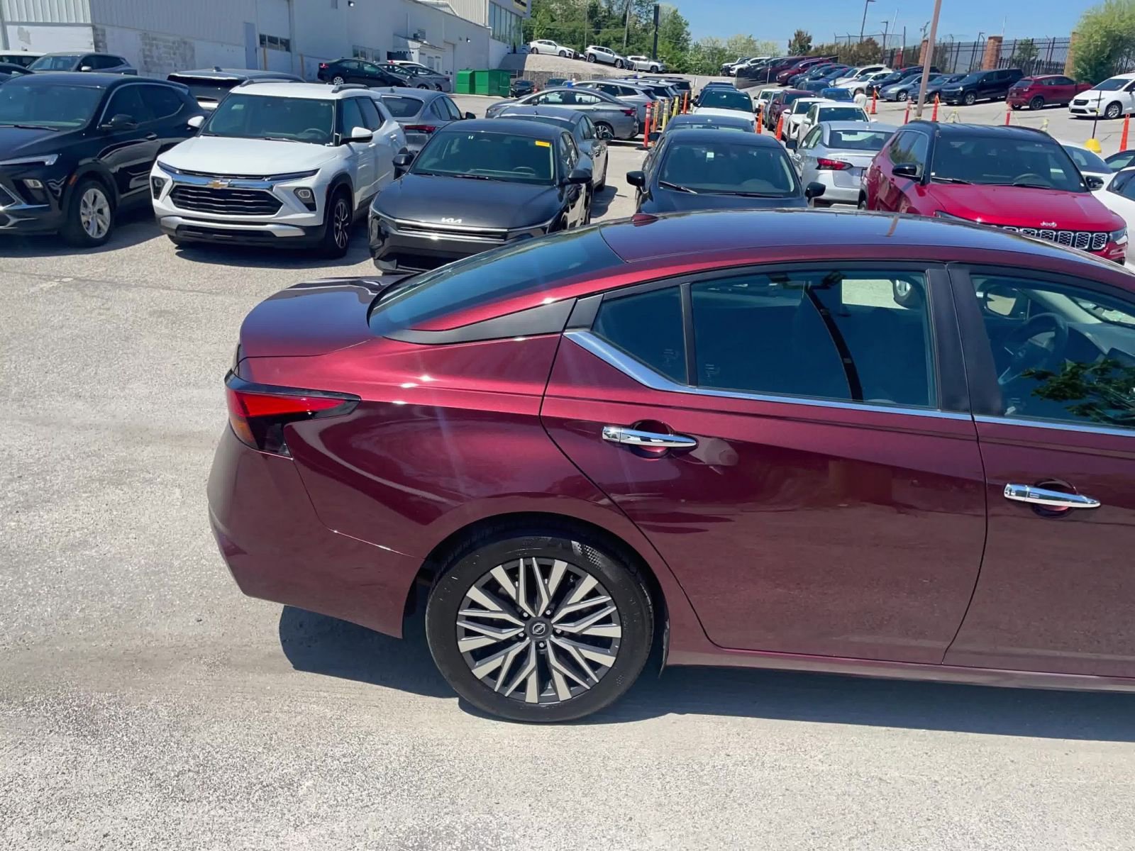Used 2025 Nissan Altima 2.5 SV FWD image 15