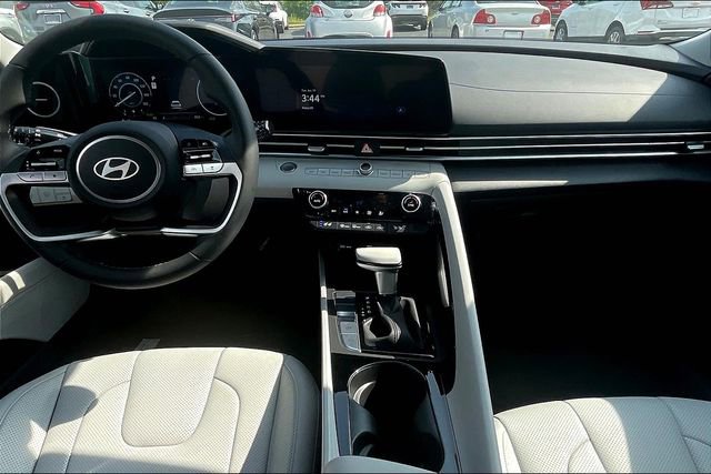 New 2025 Hyundai Elantra Limited image 5