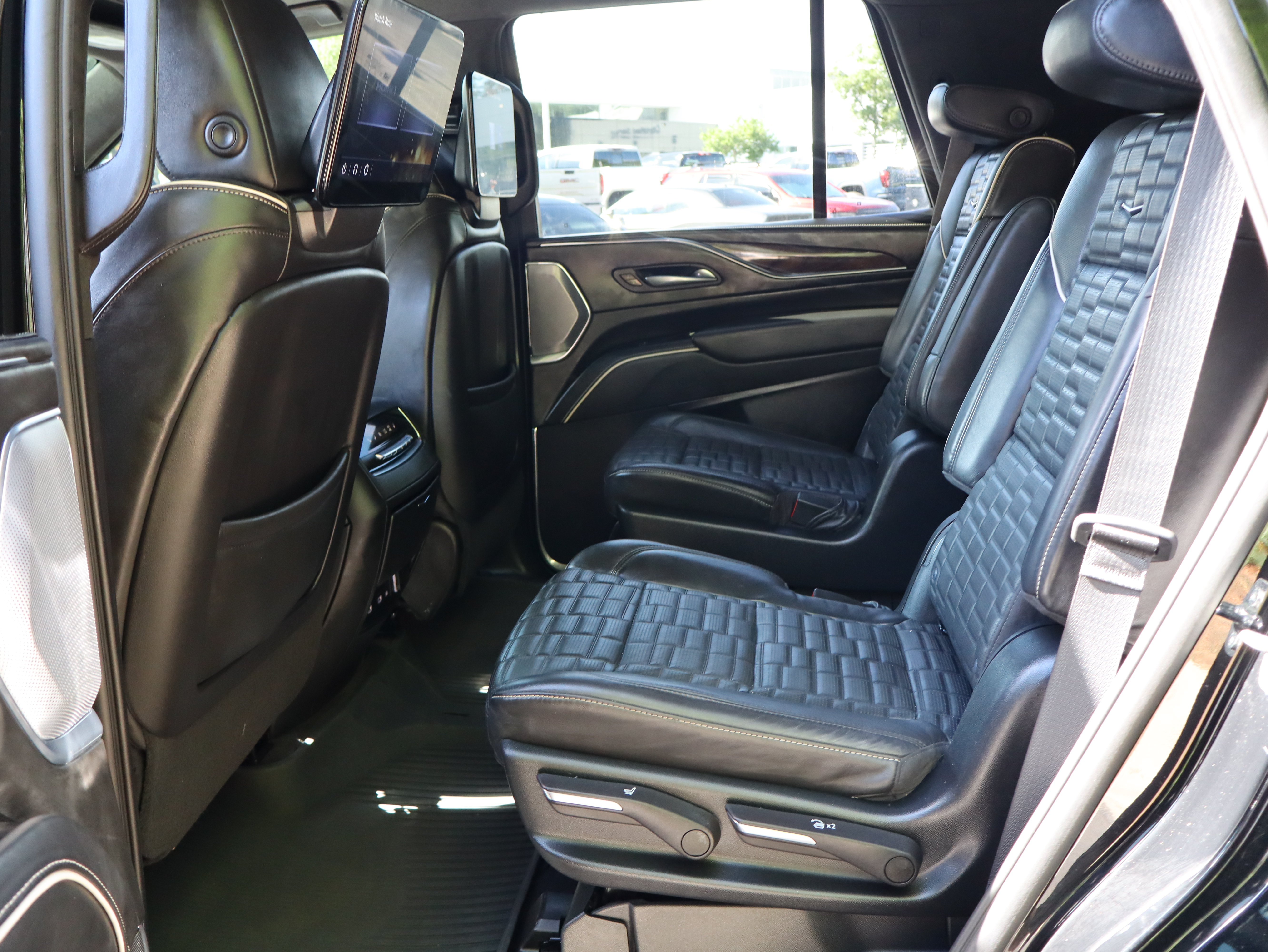 Used 2023 Cadillac Escalade Sport Platinum w/ LPO, ONYX Package AWD/4WD image 45