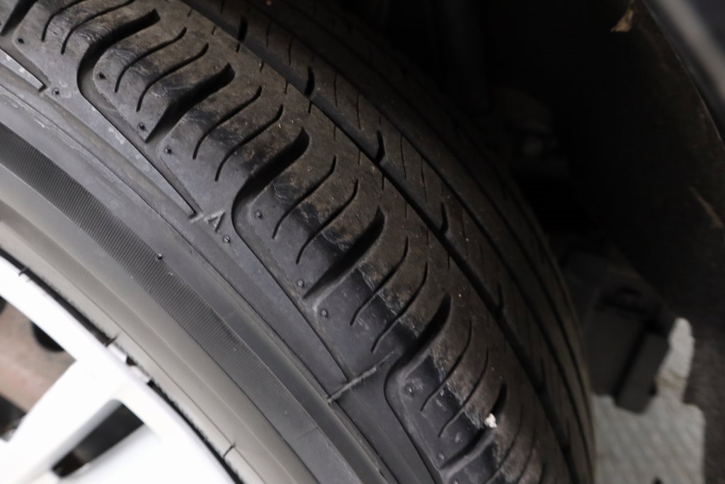 Used 2020 Nissan Kicks S image 20