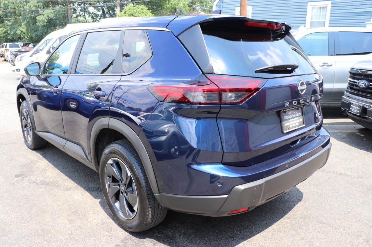 Used 2026 Nissan Rogue SV AWD/4WD image 3
