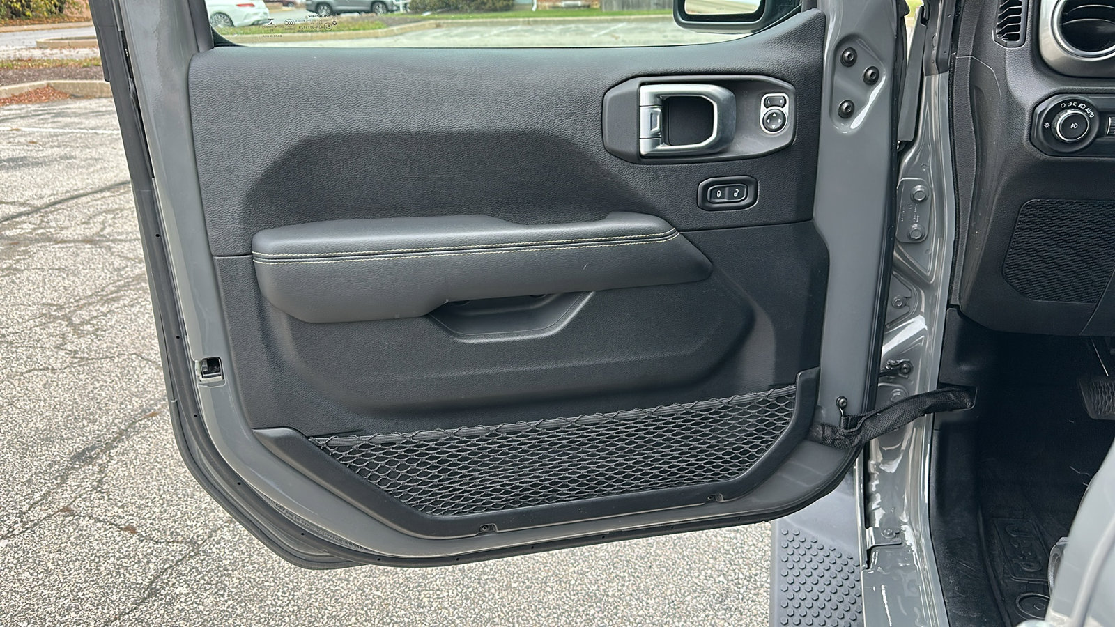 Used 2020 Jeep Wrangler Unlimited Sahara w/ Cold Weather Group image 13