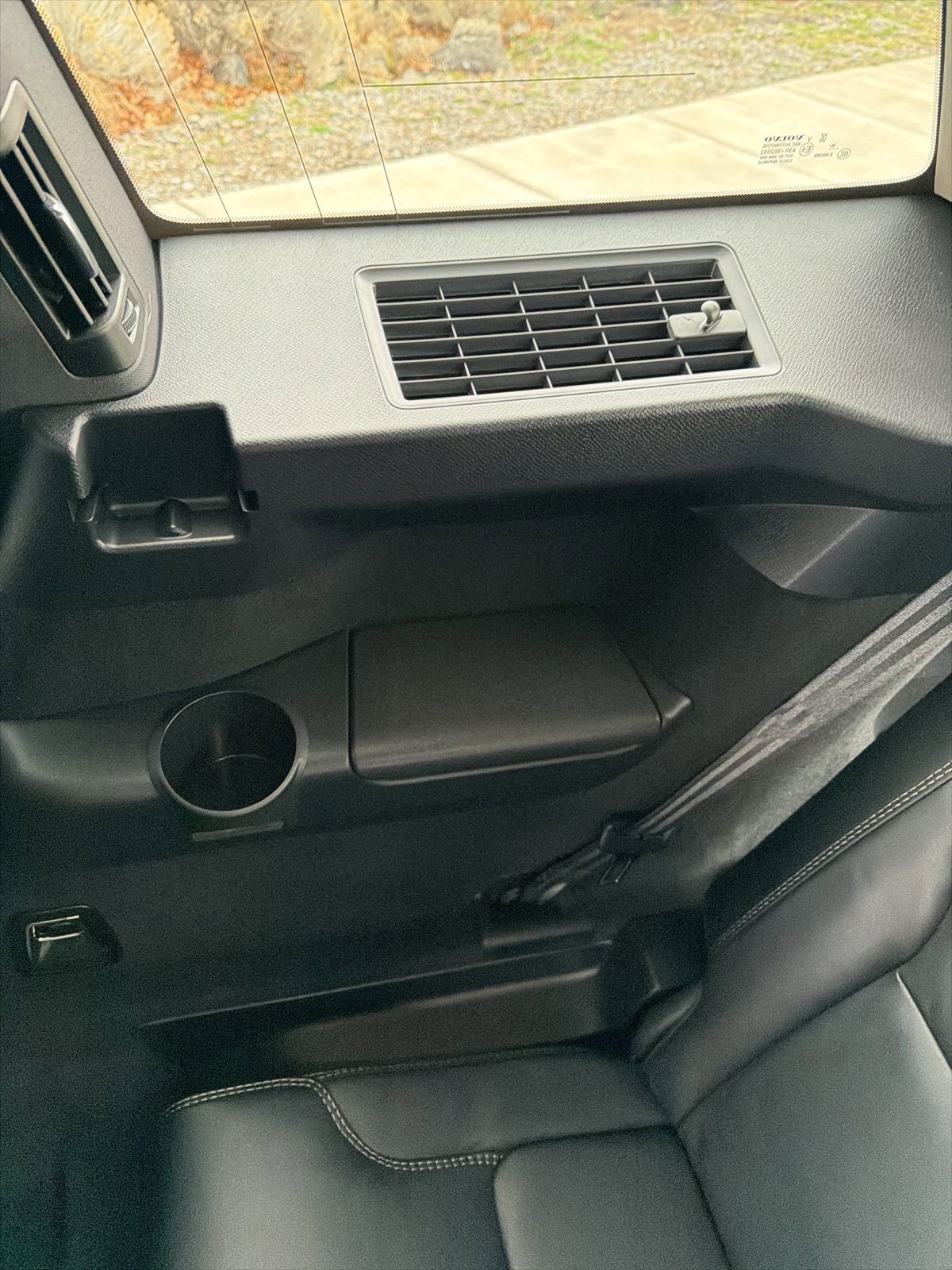 Used 2025 Volvo XC90 T8 Ultra w/ Protection Package Premier image 51