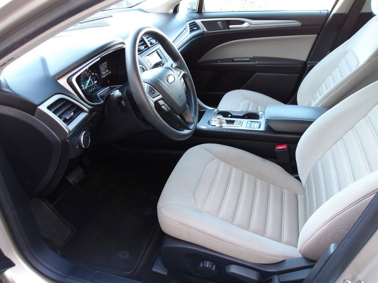 Used 2018 Ford Fusion S FWD image 11