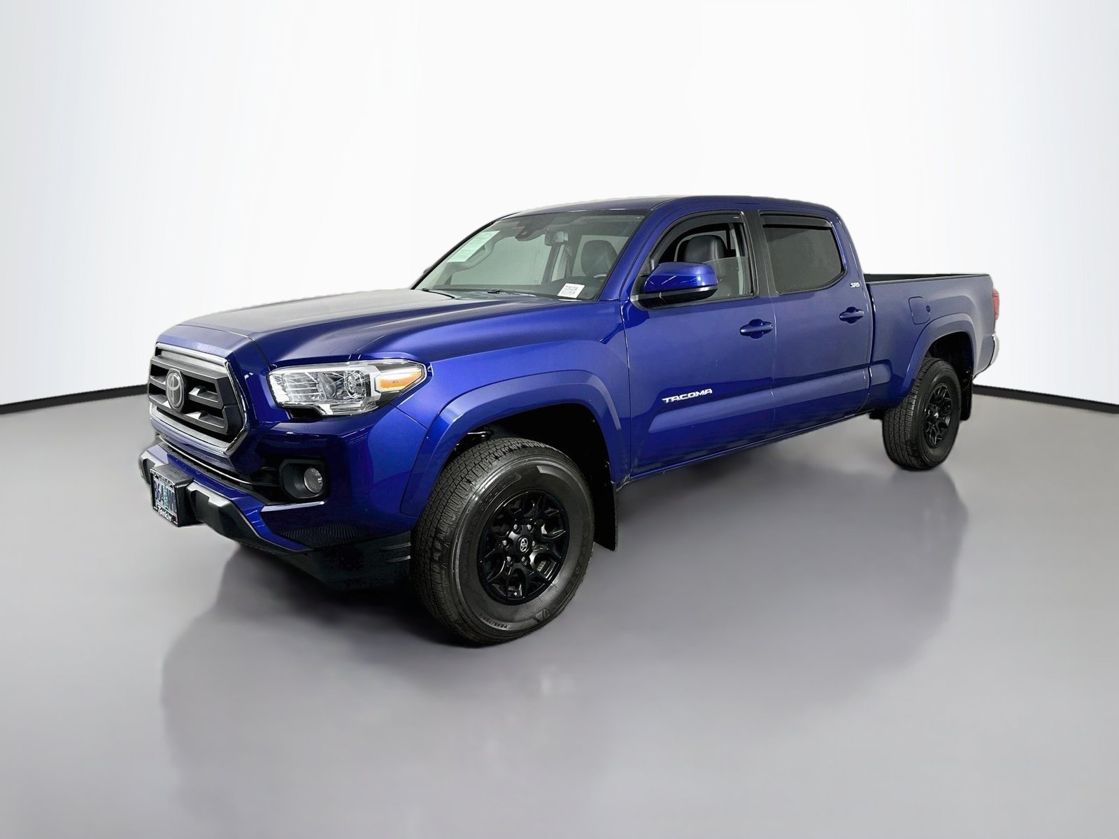 Certified 2022 Toyota Tacoma SR5 AWD/4WD image 3