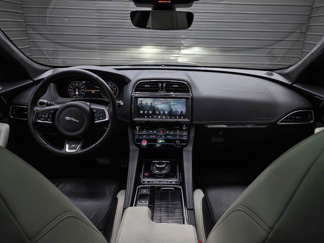 Used 2019 Jaguar F-PACE S AWD/4WD image 11