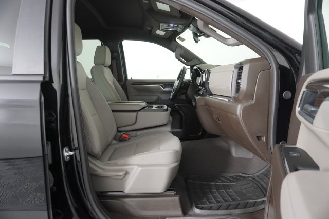 Used 2025 Chevrolet Silverado 1500 LT AWD/4WD image 6