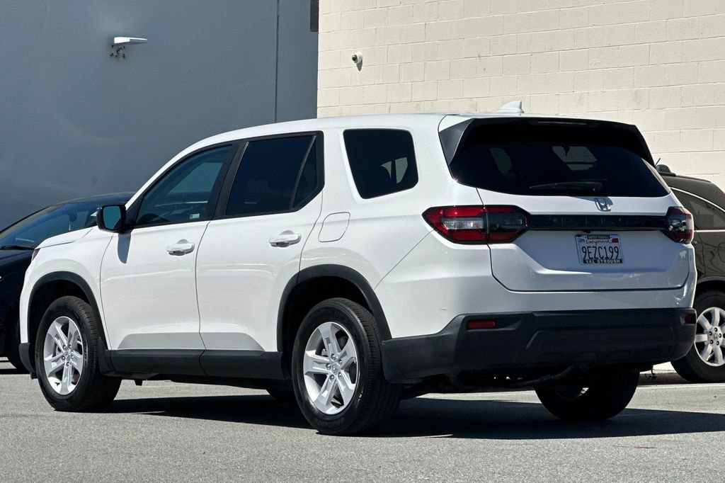Used 2023 Honda Pilot LX image 5