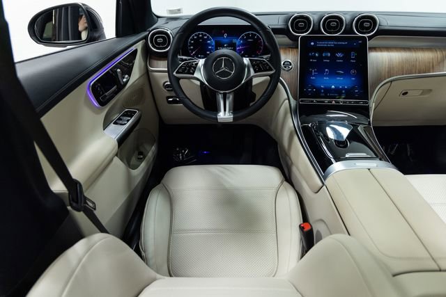 Used 2024 Mercedes-Benz GLC 300 4MATIC image 3