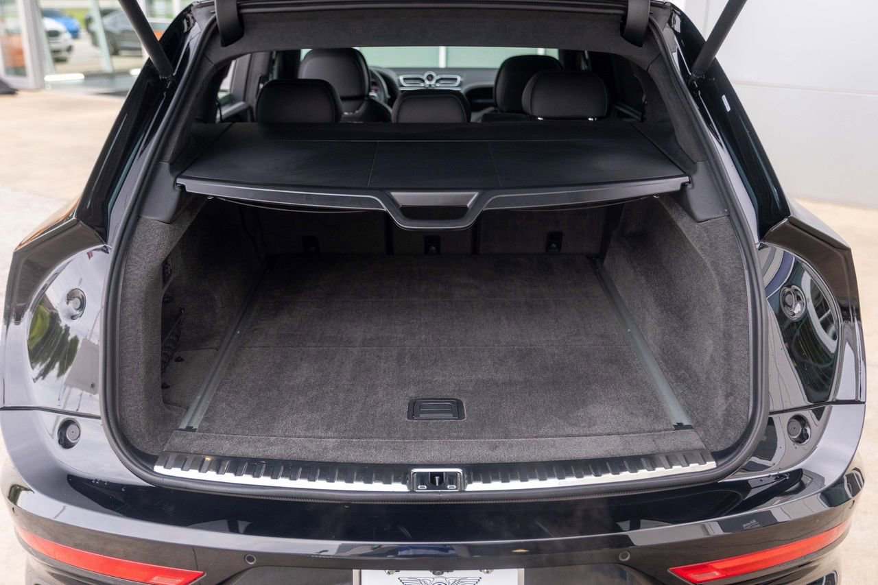 Used 2024 Bentley Bentayga AWD/4WD image 54