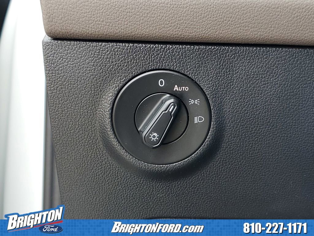 Used 2022 Volkswagen Taos SEL image 18