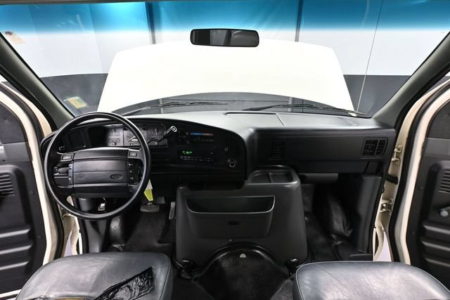 Used 1995 Ford E-150 and Econoline 150 Club Wagon RWD image 20