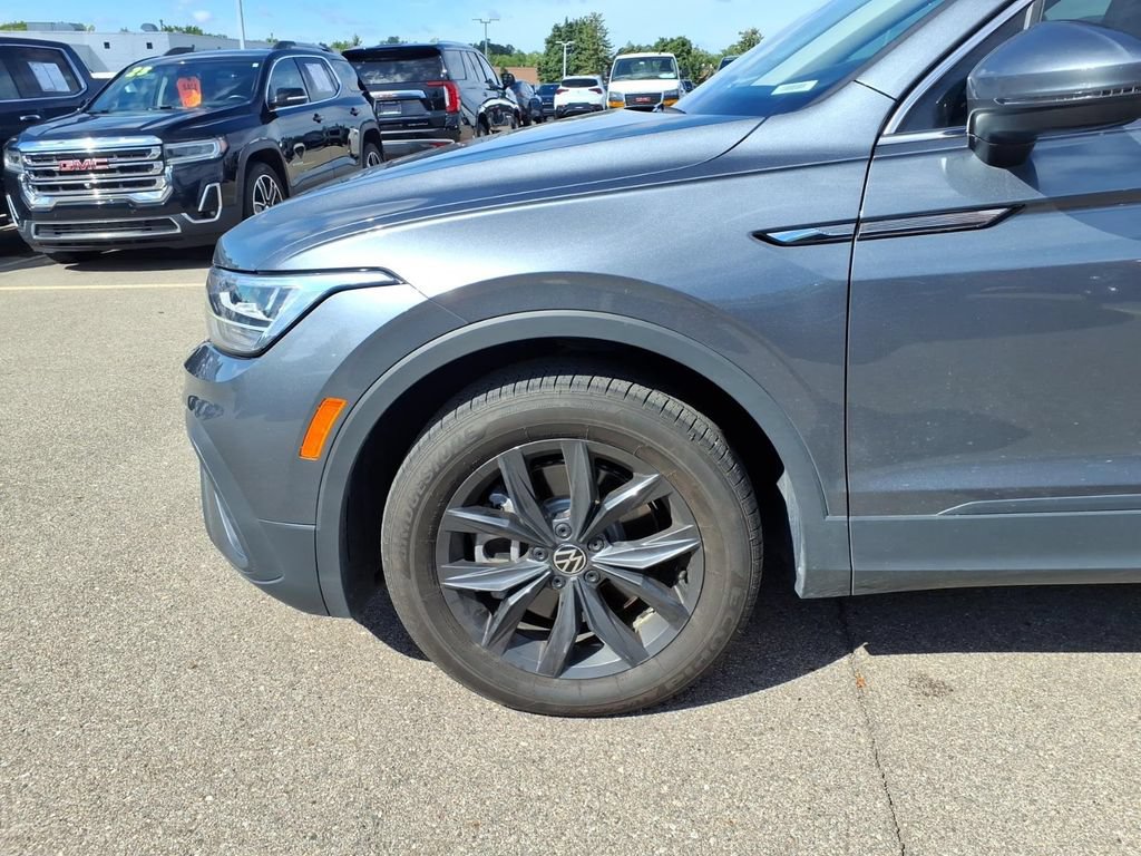 Used 2024 Volkswagen Tiguan SE AWD/4WD image 22