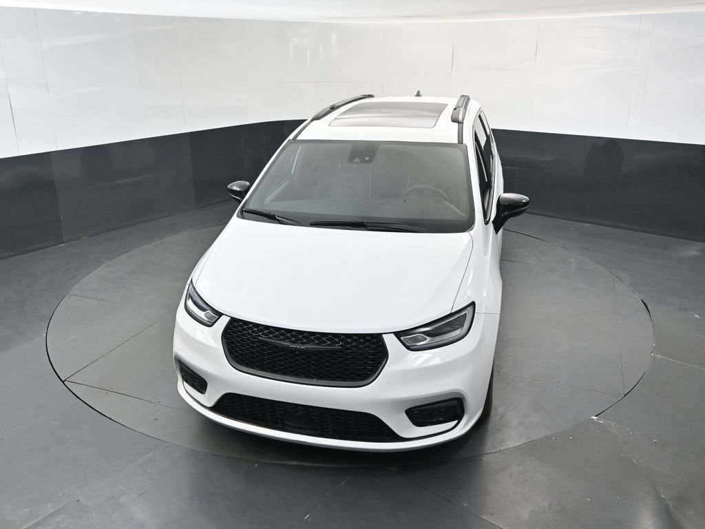 Used 2025 Chrysler Pacifica Limited FWD image 30