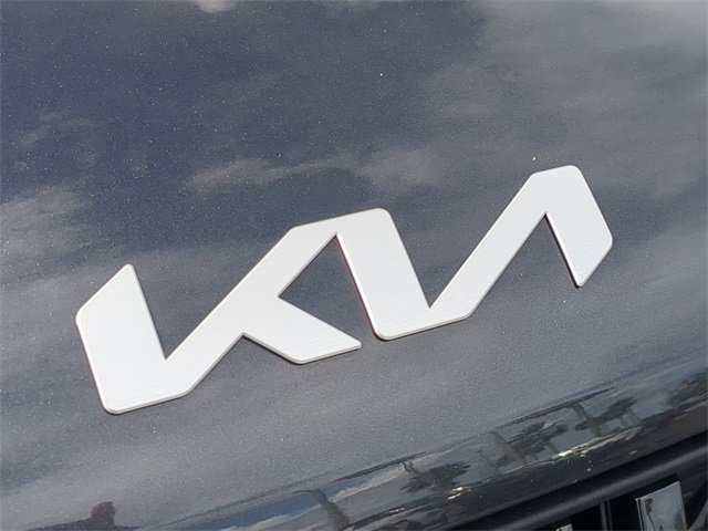 Used 2024 Kia Carnival LX image 13