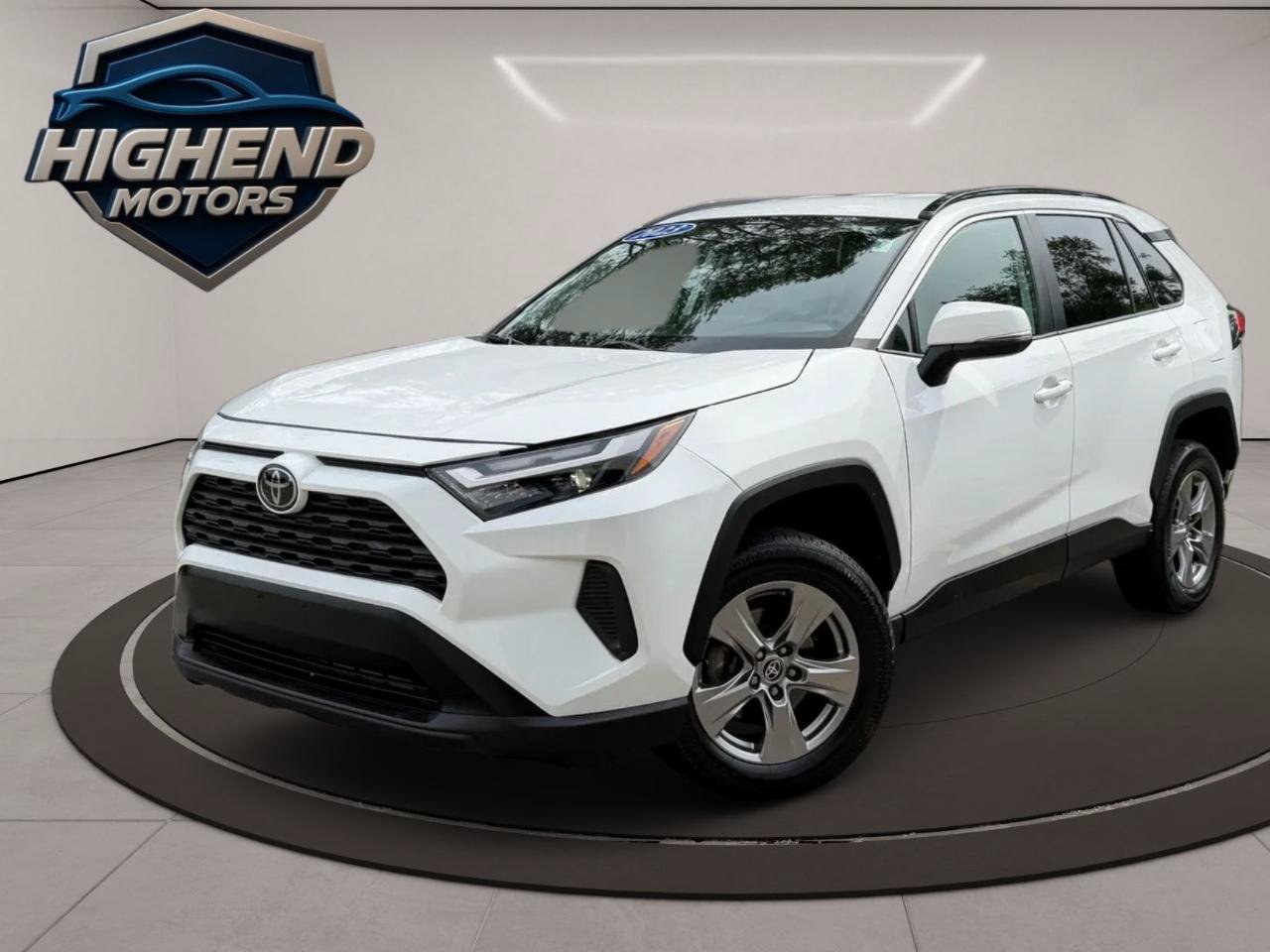 Used 2023 Toyota RAV4 XLE AWD/4WD image 2