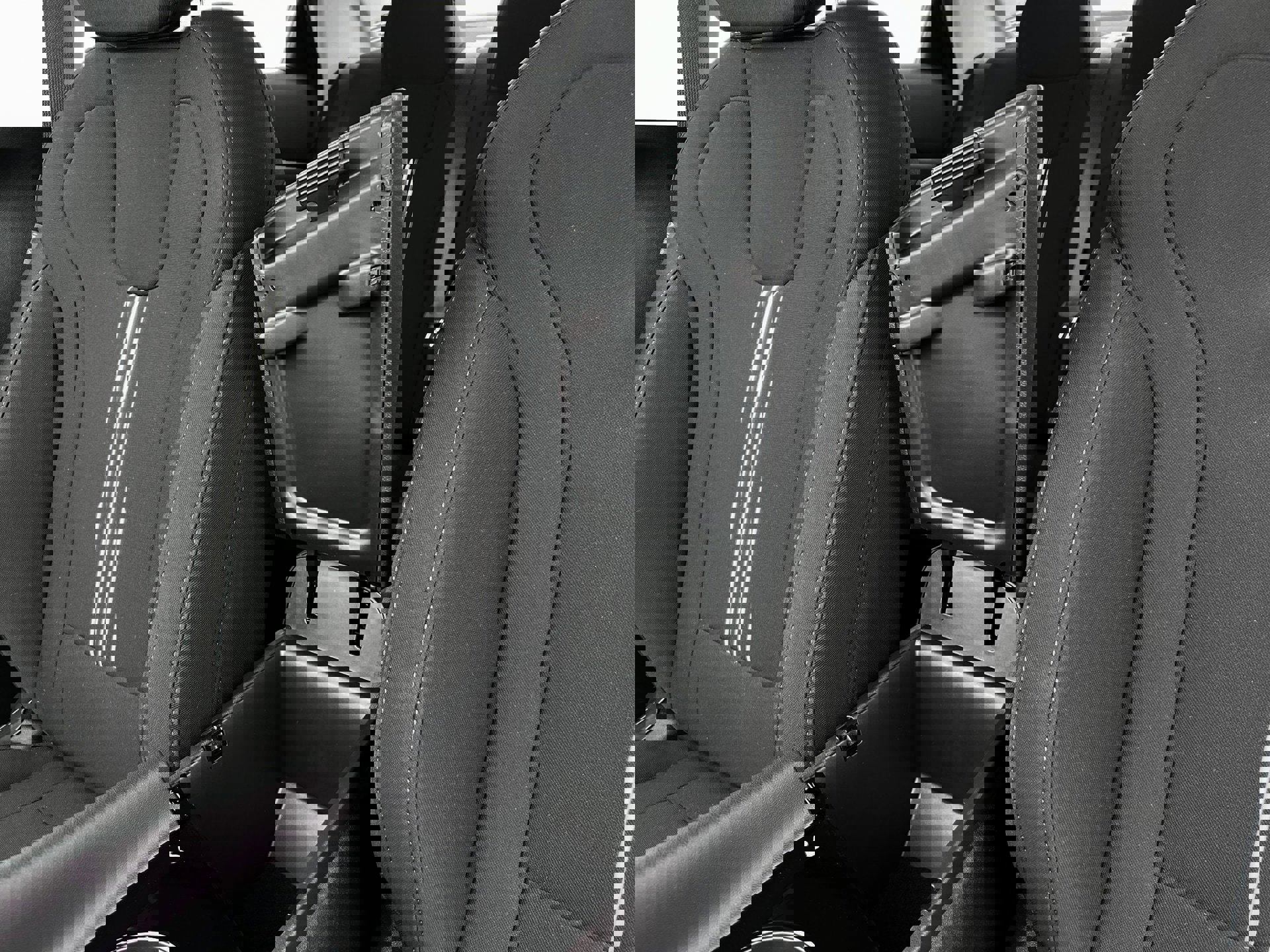 New 2025 Hyundai Elantra Blue image 18