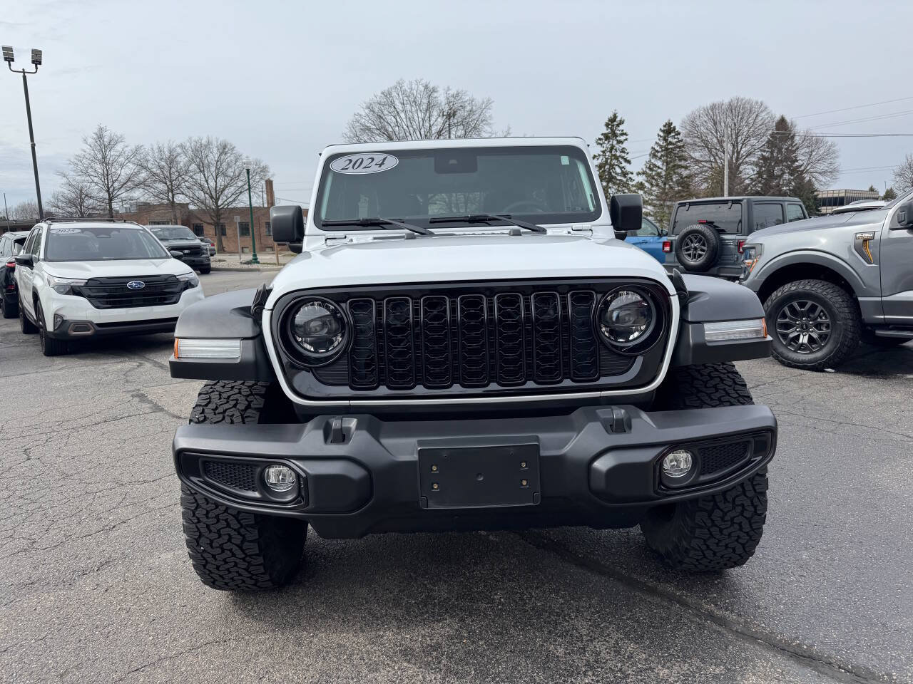 Used 2024 Jeep Wrangler 4WD Unlimited Willys image 5