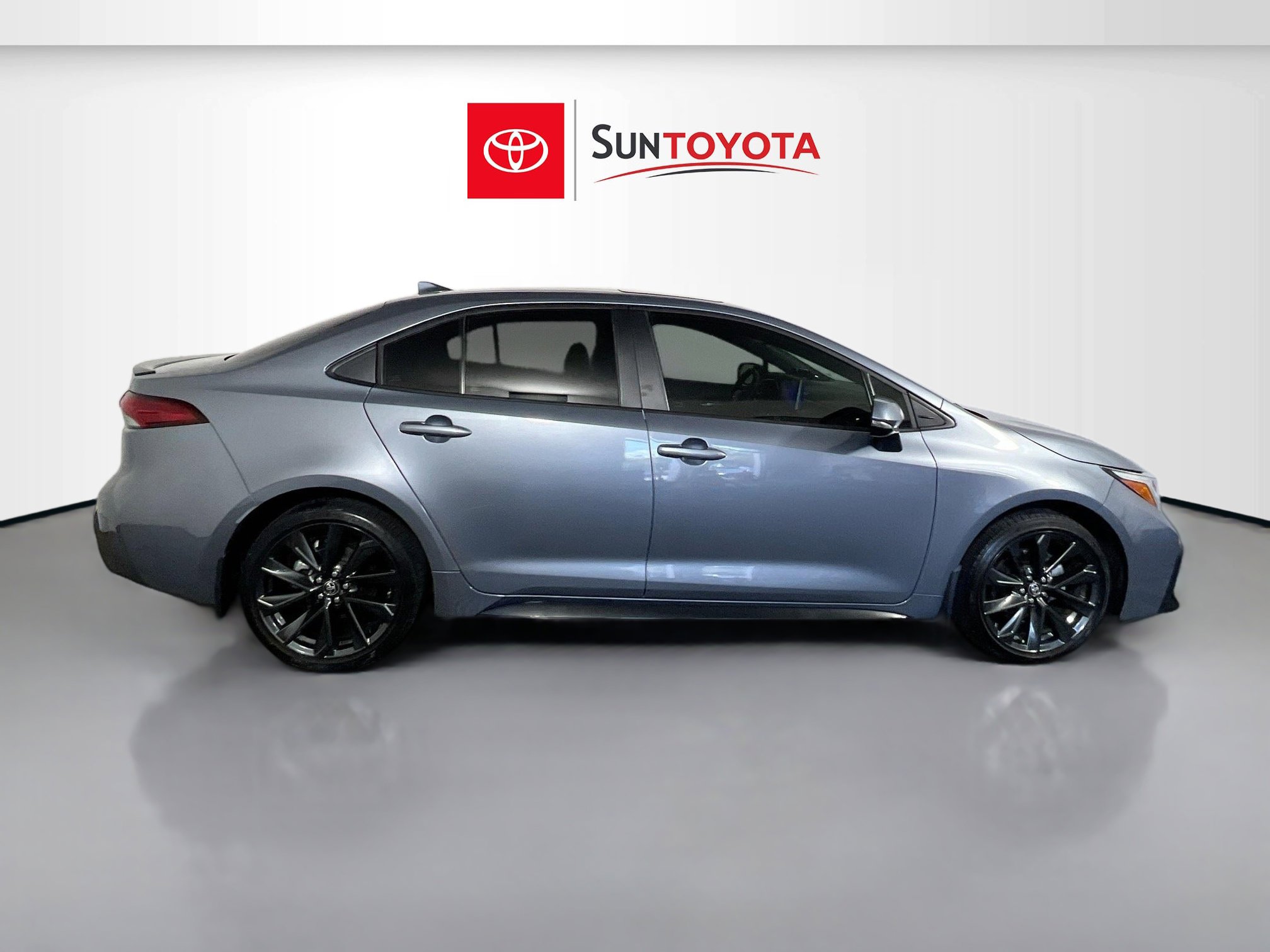 Used 2024 Toyota Corolla XSE FWD image 2