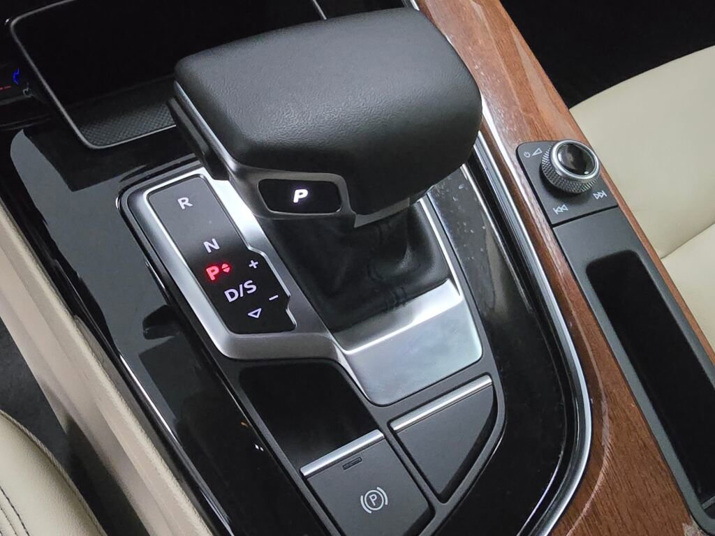 Used 2023 Audi A4 2.0T Premium w/ Convenience Package image 17