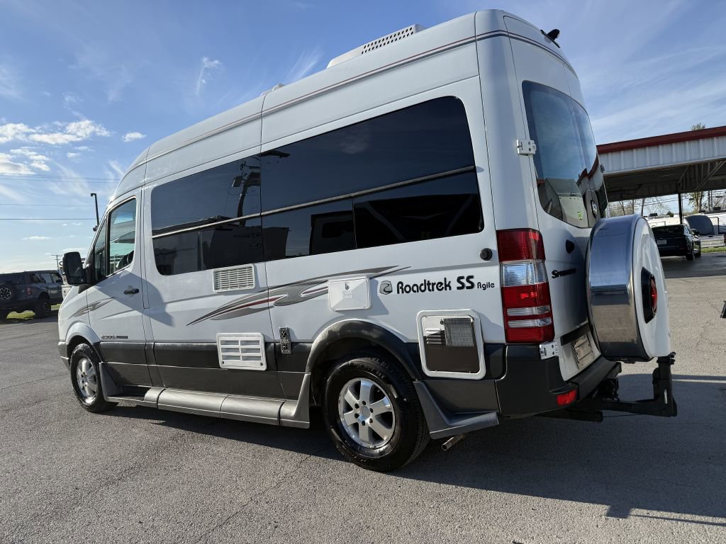 Used 2008 Dodge Sprinter 2500 w/ Trailer Tow Group image 29
