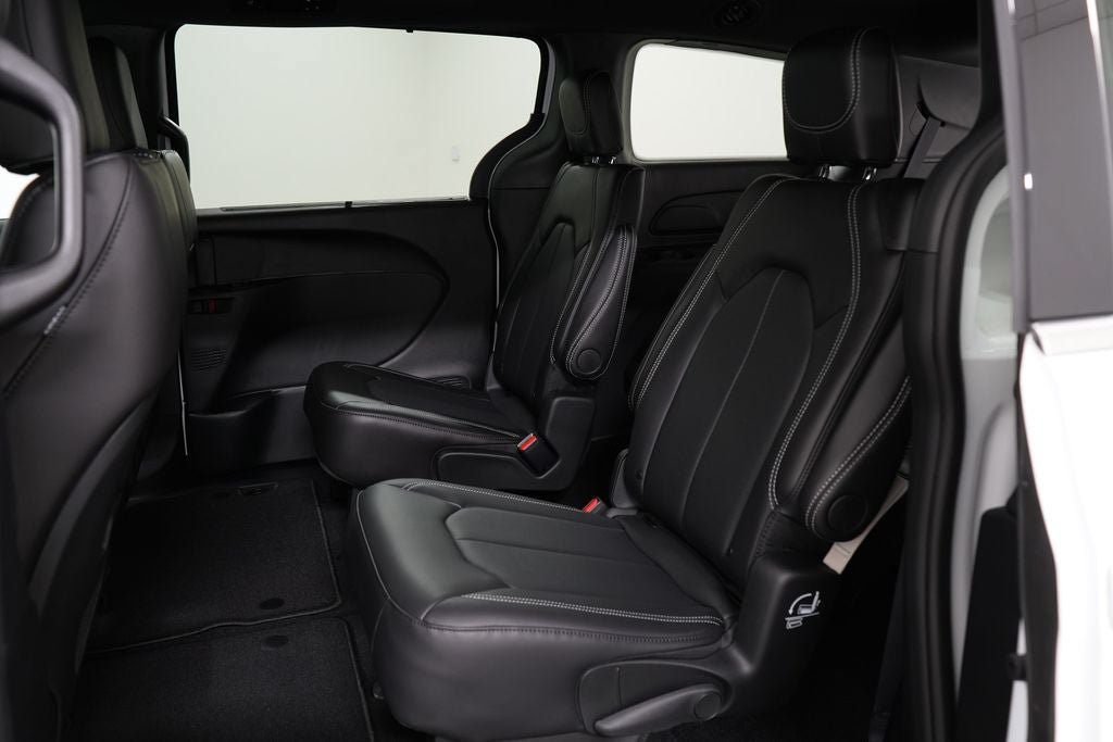 New 2026 Chrysler Pacifica Select FWD image 20