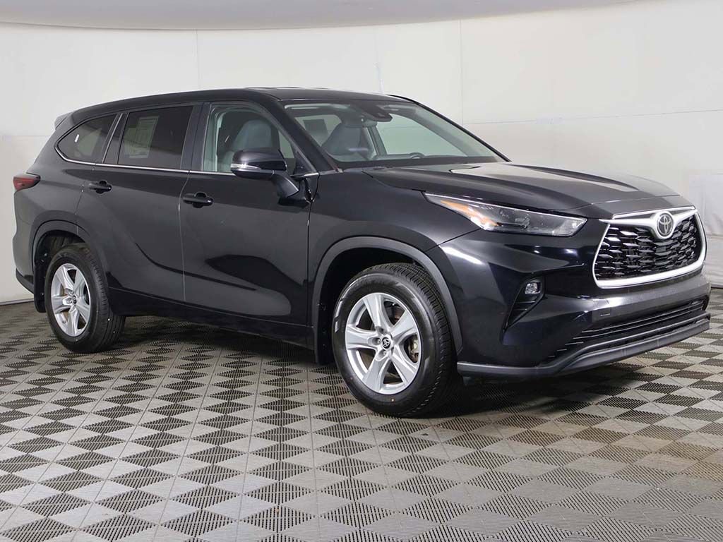 Used 2024 Toyota Highlander LE image 49