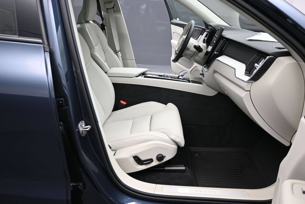 New 2026 Volvo XC60 B5 Ultra w/ Climate Package AWD/4WD image 22