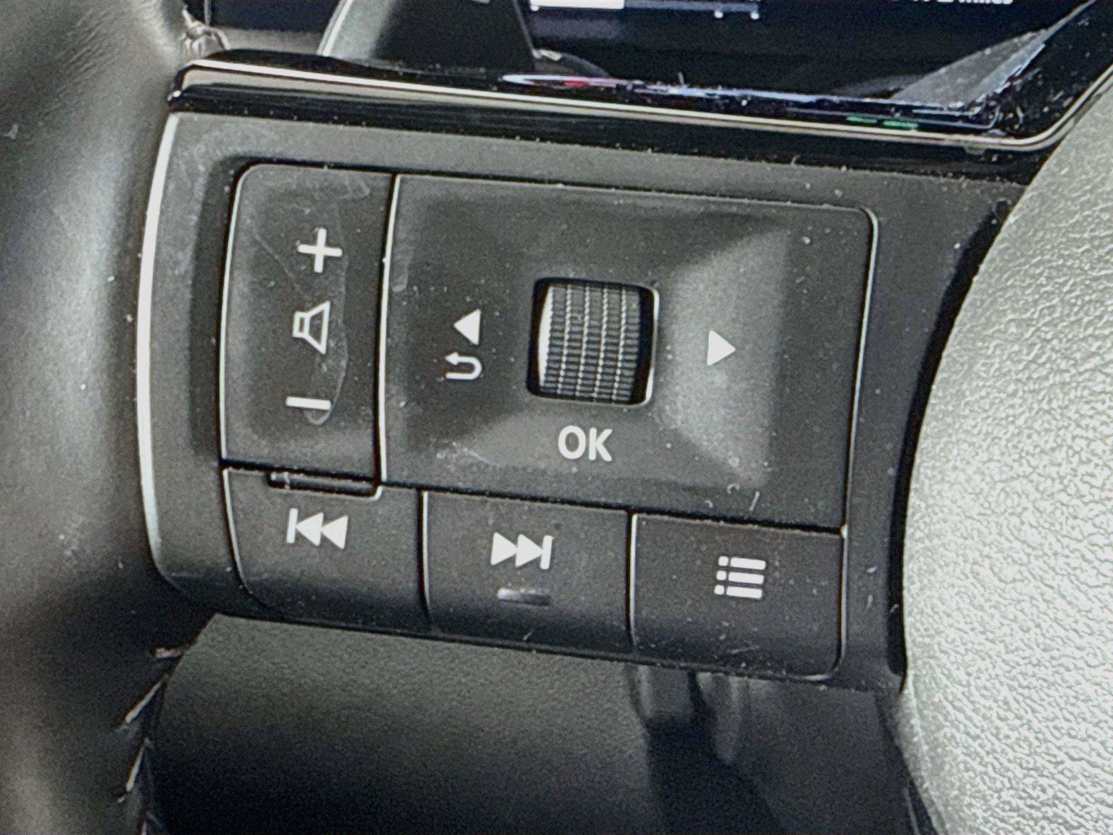 Used 2025 Nissan Pathfinder Platinum FWD image 10