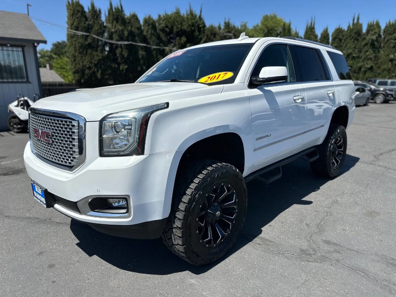 Used 2017 GMC Yukon Denali w/ Open Road Package AWD/4WD image 3