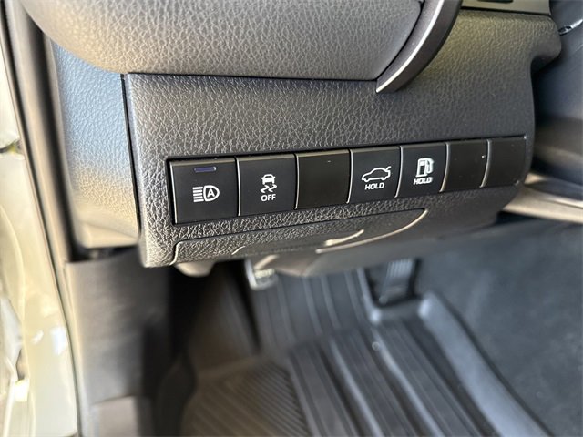Used 2023 Toyota Camry SE image 19