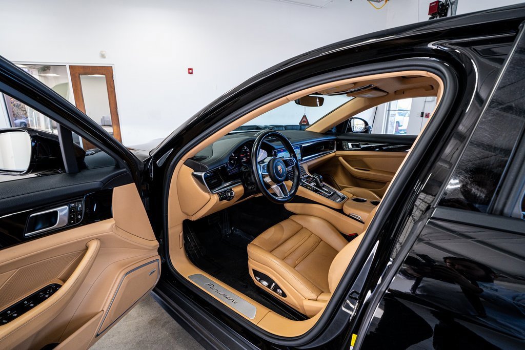 Used 2019 Porsche Panamera image 34