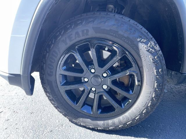 Used 2021 Jeep Grand Cherokee Laredo image 32