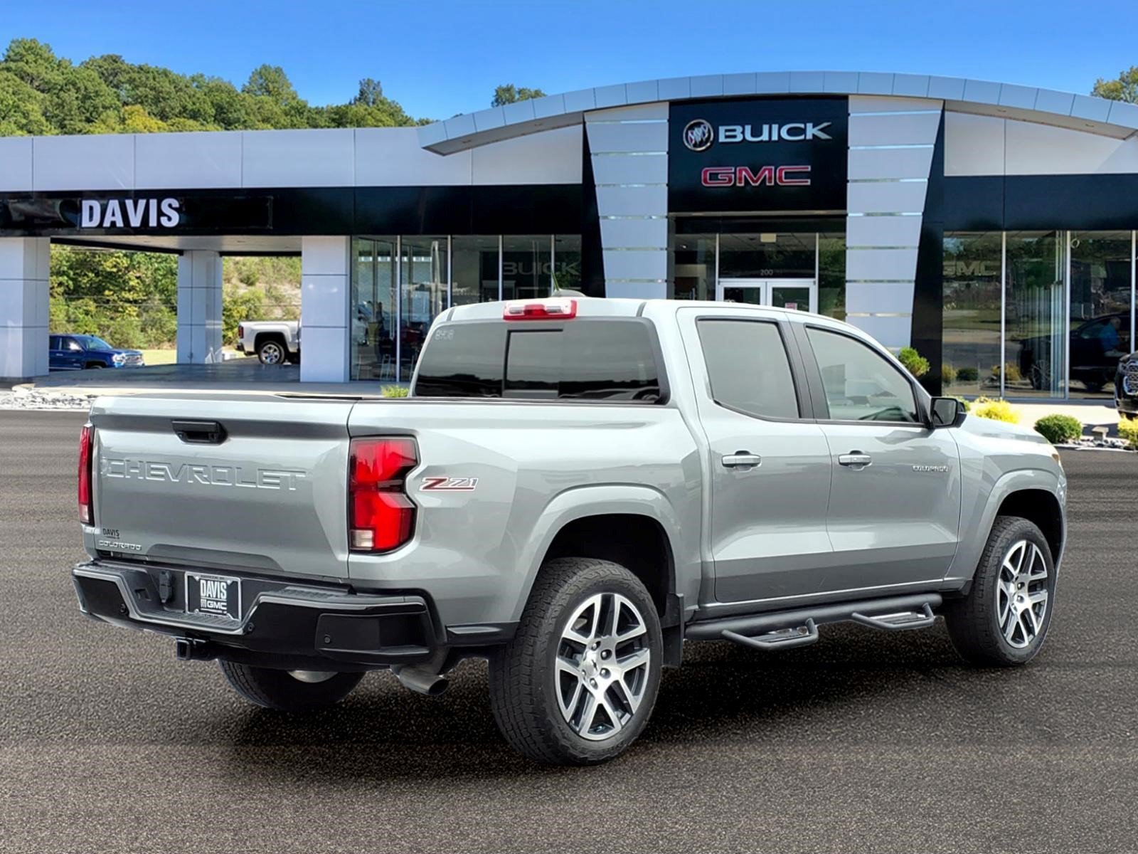 Used 2023 Chevrolet Colorado Z71 w/ Z71 Convenience Package 2 AWD/4WD image 6