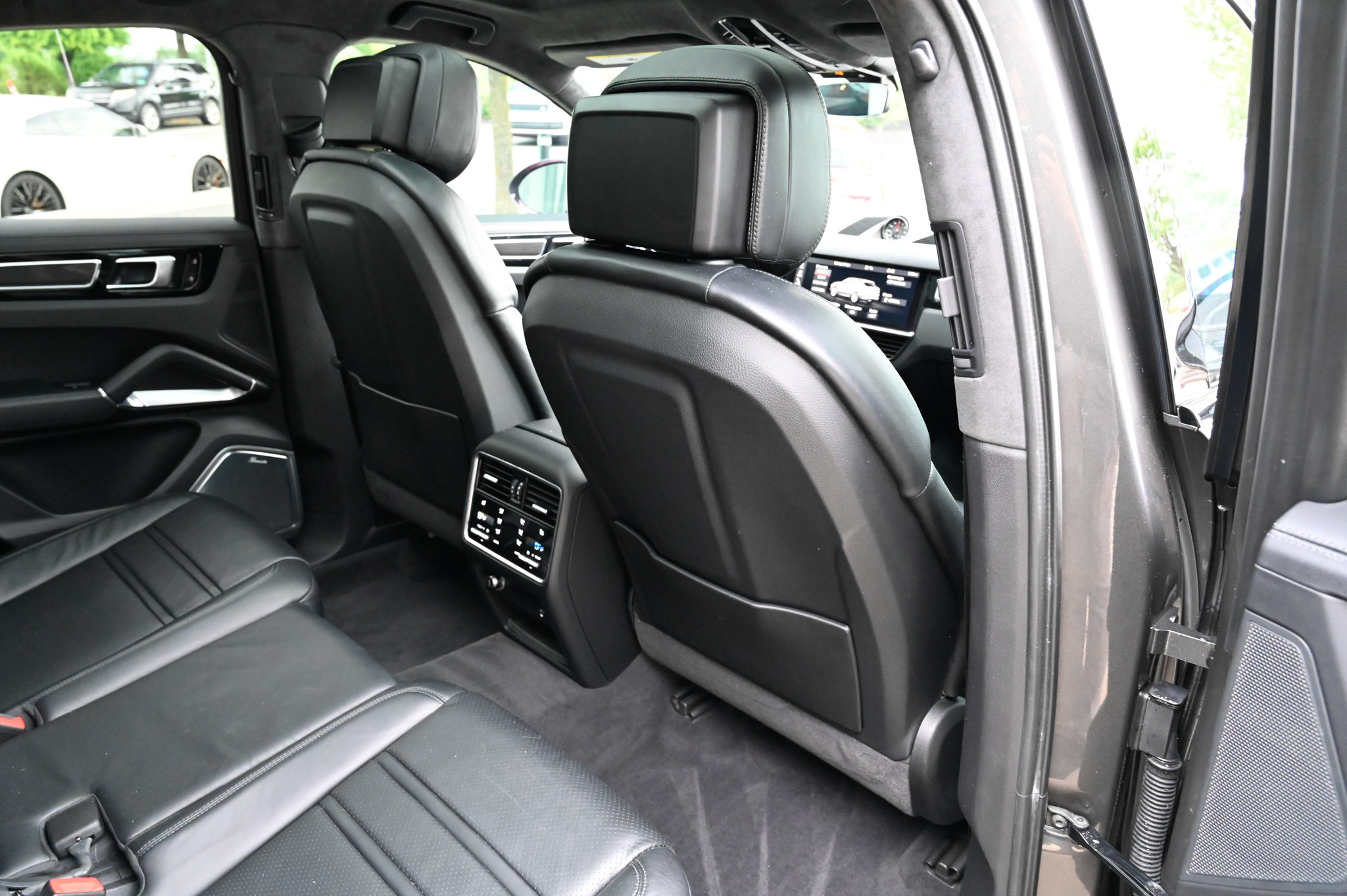 Used 2021 Porsche Cayenne Turbo AWD/4WD image 50