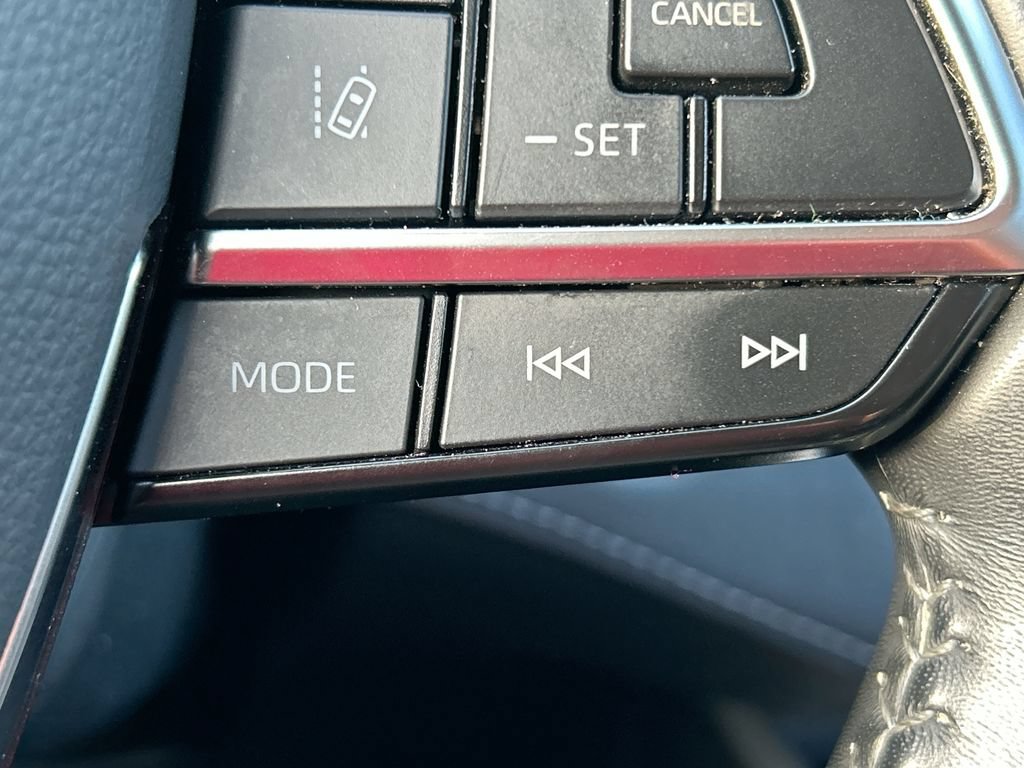Used 2021 Toyota Highlander LE FWD image 16