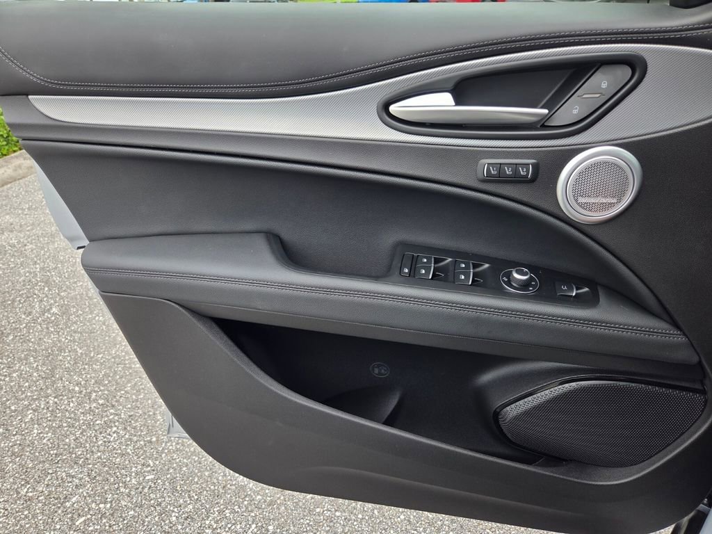 New 2025 Alfa Romeo Stelvio Sprint AWD/4WD image 16