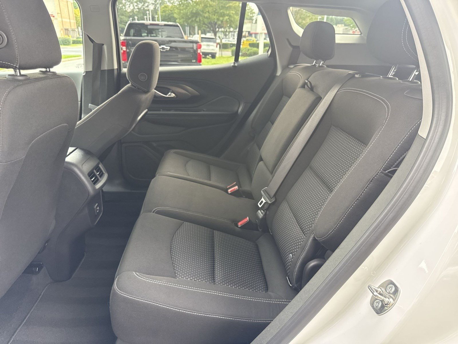 Used 2024 GMC Terrain SLE AWD/4WD image 21