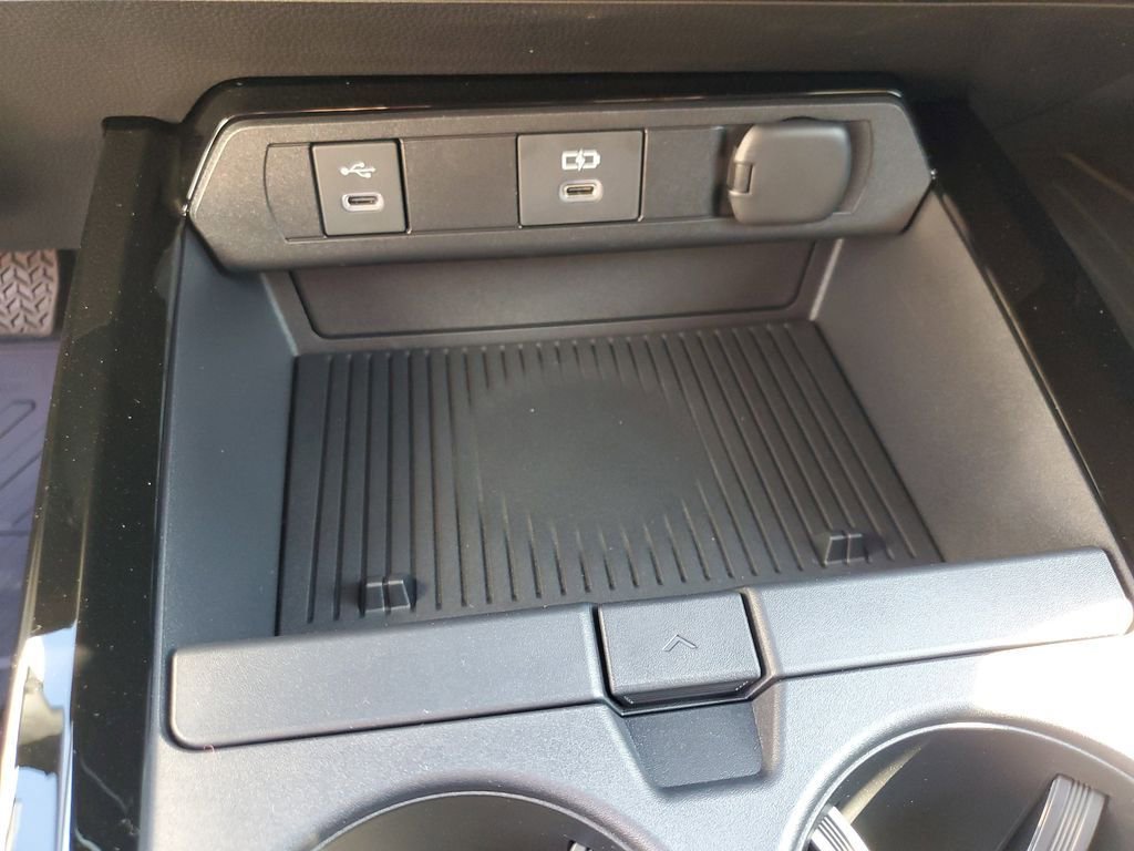 New 2026 Toyota Prius LE FWD image 17