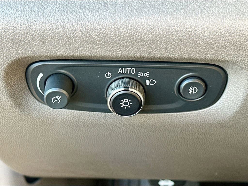 Used 2020 Chevrolet Traverse LT w/ Driver Confidence II Package image 8