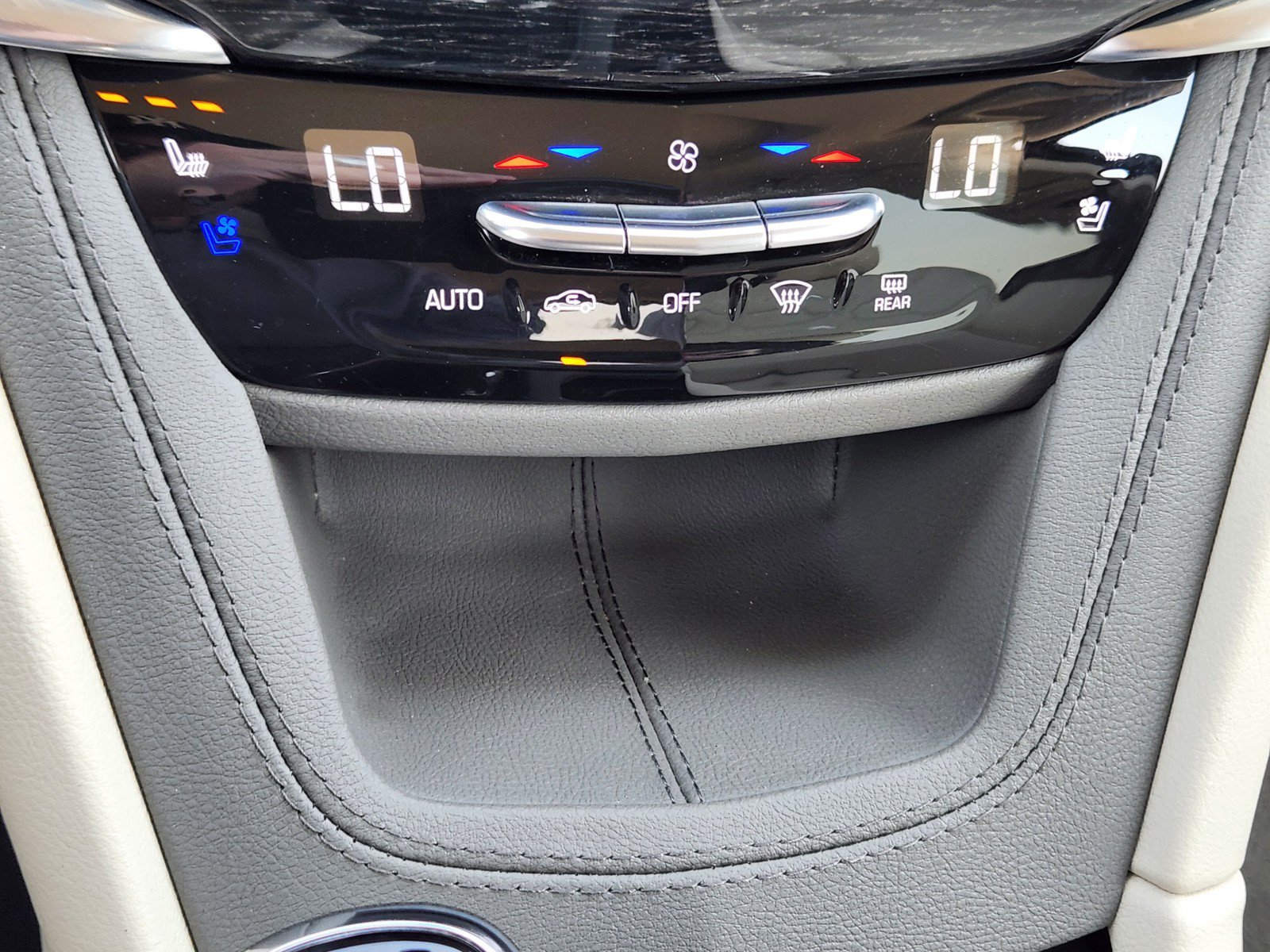 Certified 2023 Cadillac XT6 Premium Luxury AWD/4WD image 16