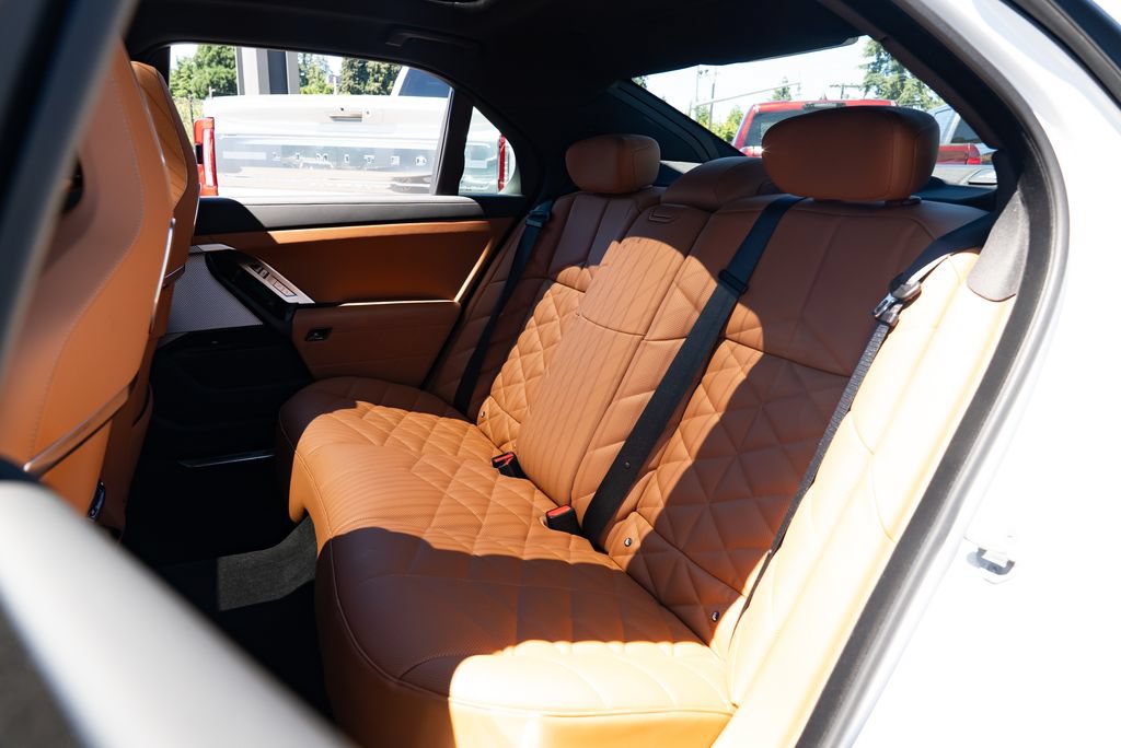 Used 2025 BMW 740i xDrive w/ Premium Package AWD/4WD image 22