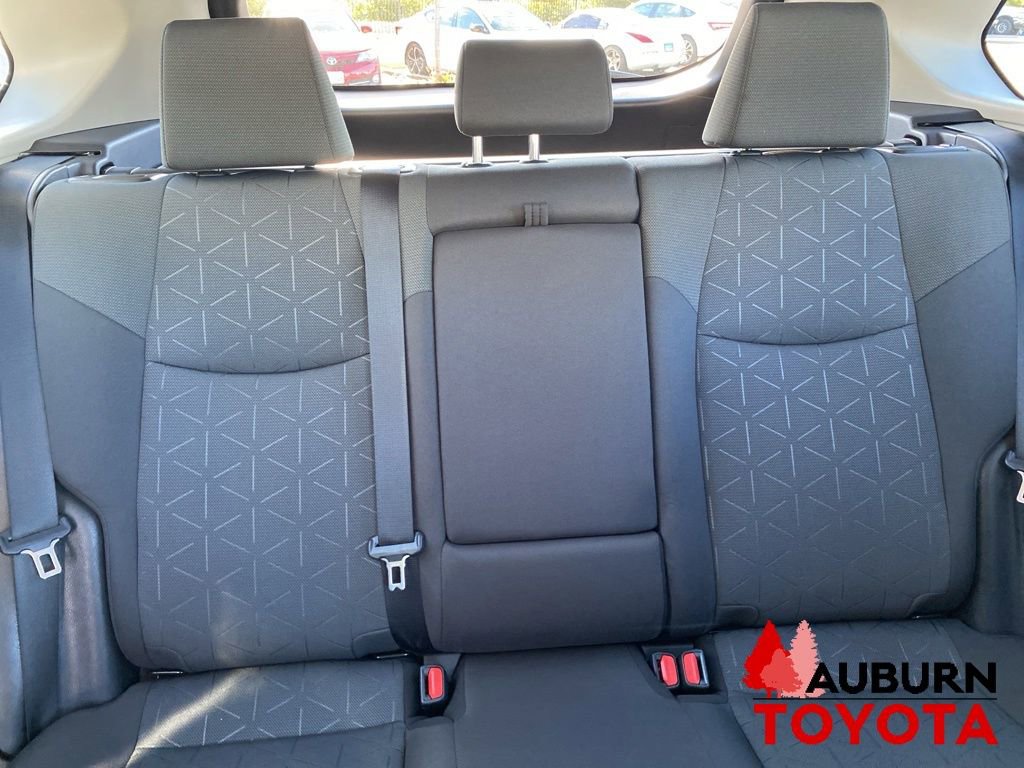 Used 2022 Toyota RAV4 XLE w/ XLE Grade Weather Package AWD/4WD image 20